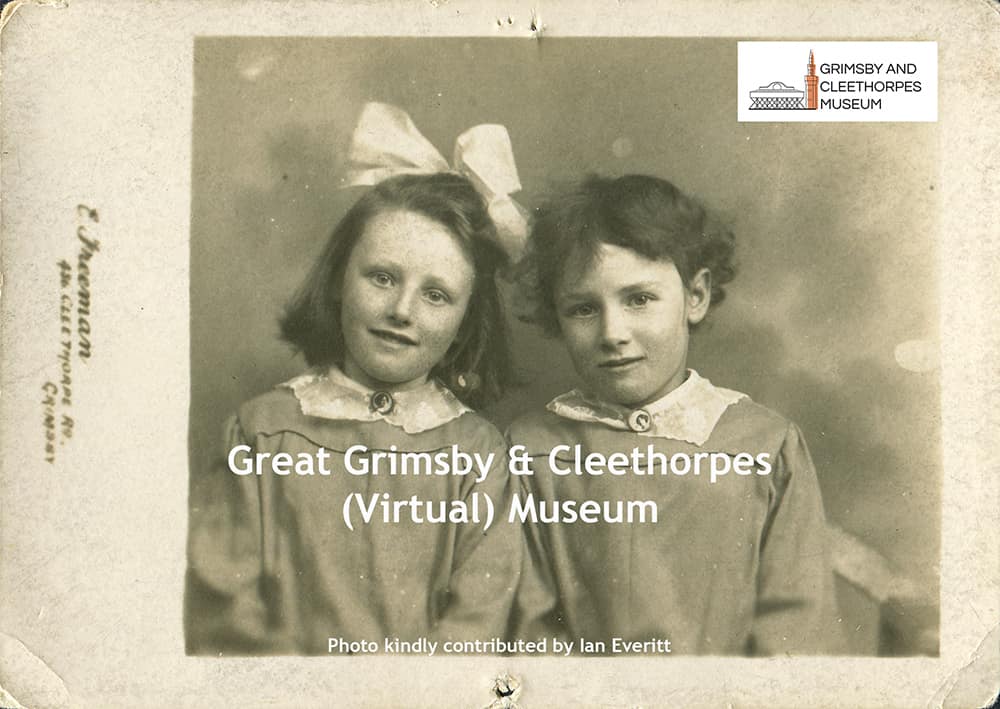 Lily Anna Palmer Beckett & Doris Ellen Palmer Beckett of New Cleethorpes c1920.