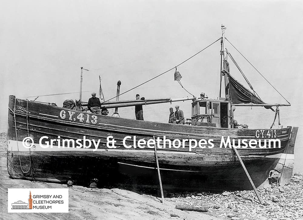 “Meggies” GY.413 aground off Grimsby 1950s.
